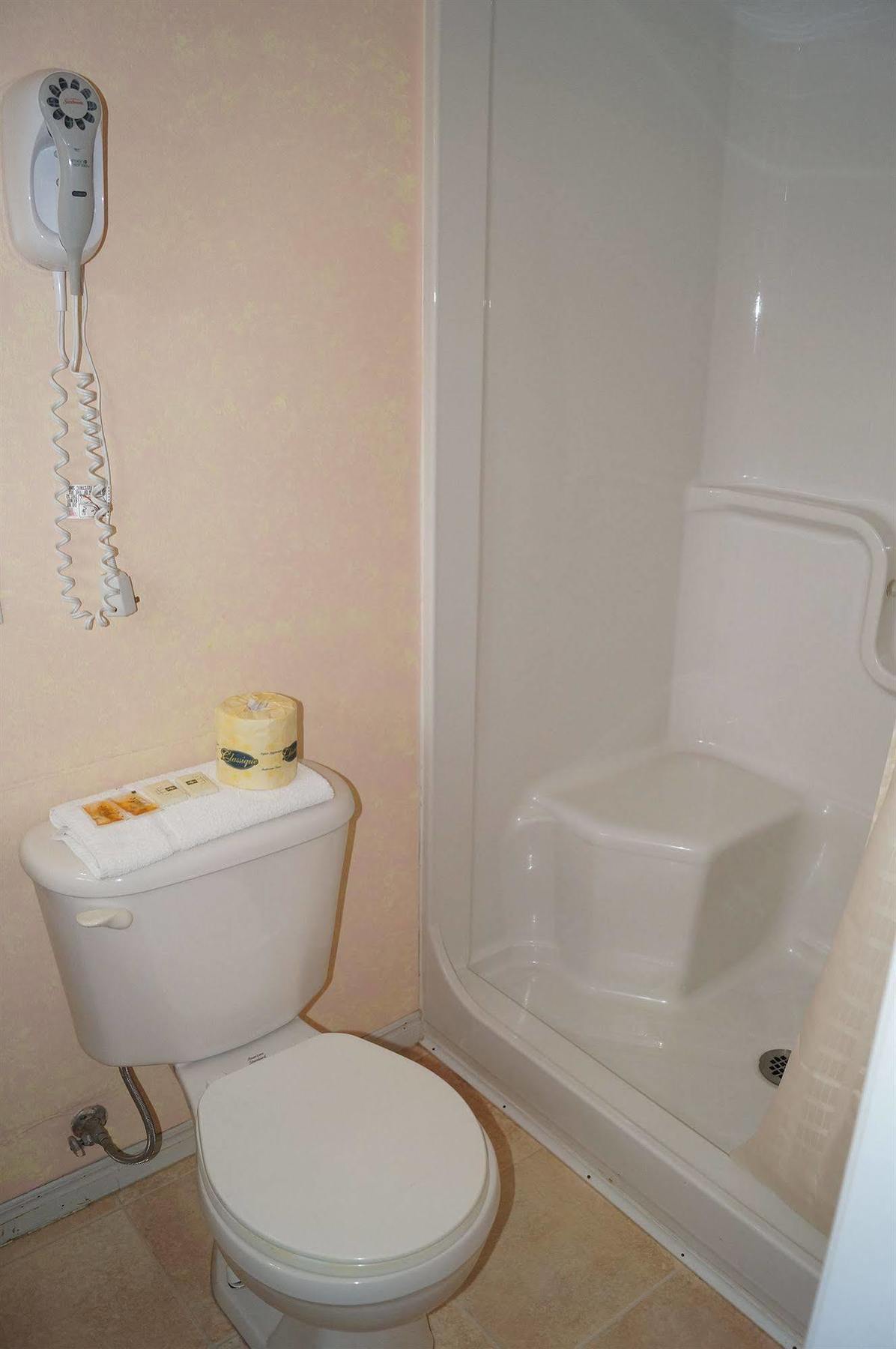 Robyn'S Motel Peterborough Εξωτερικό φωτογραφία