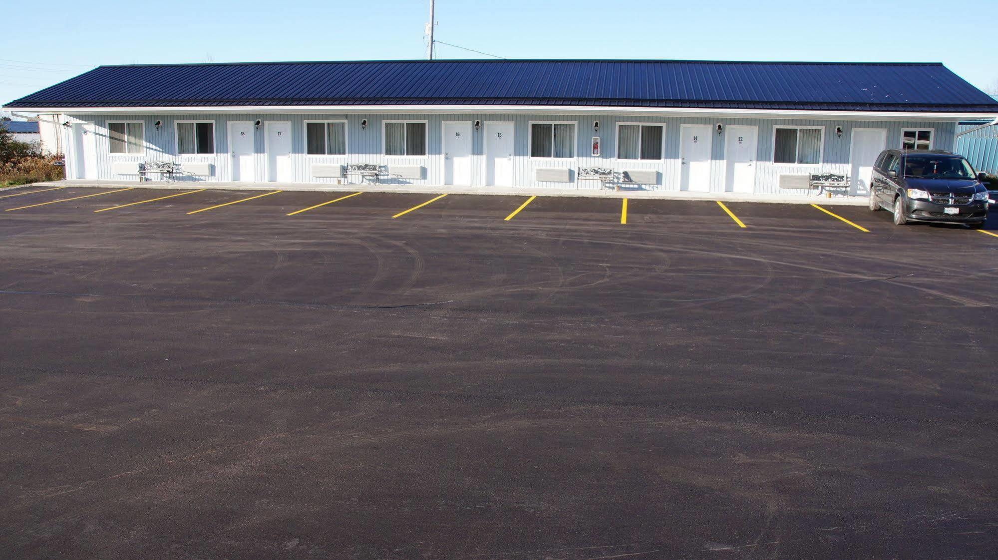 Robyn'S Motel Peterborough Εξωτερικό φωτογραφία